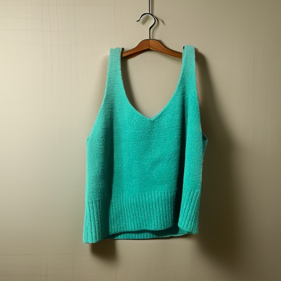 Sweater set-new never worn - Picture 3 of 3